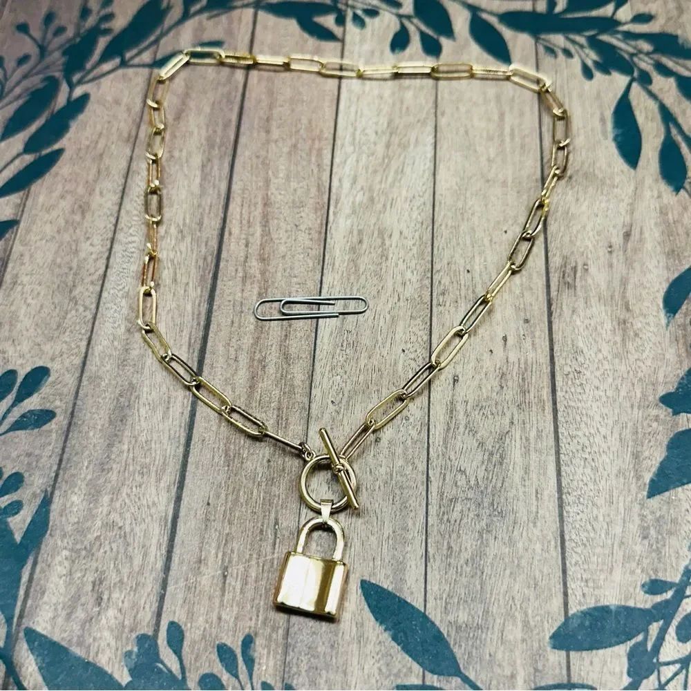 Gold Oval Link Lock Necklace B7